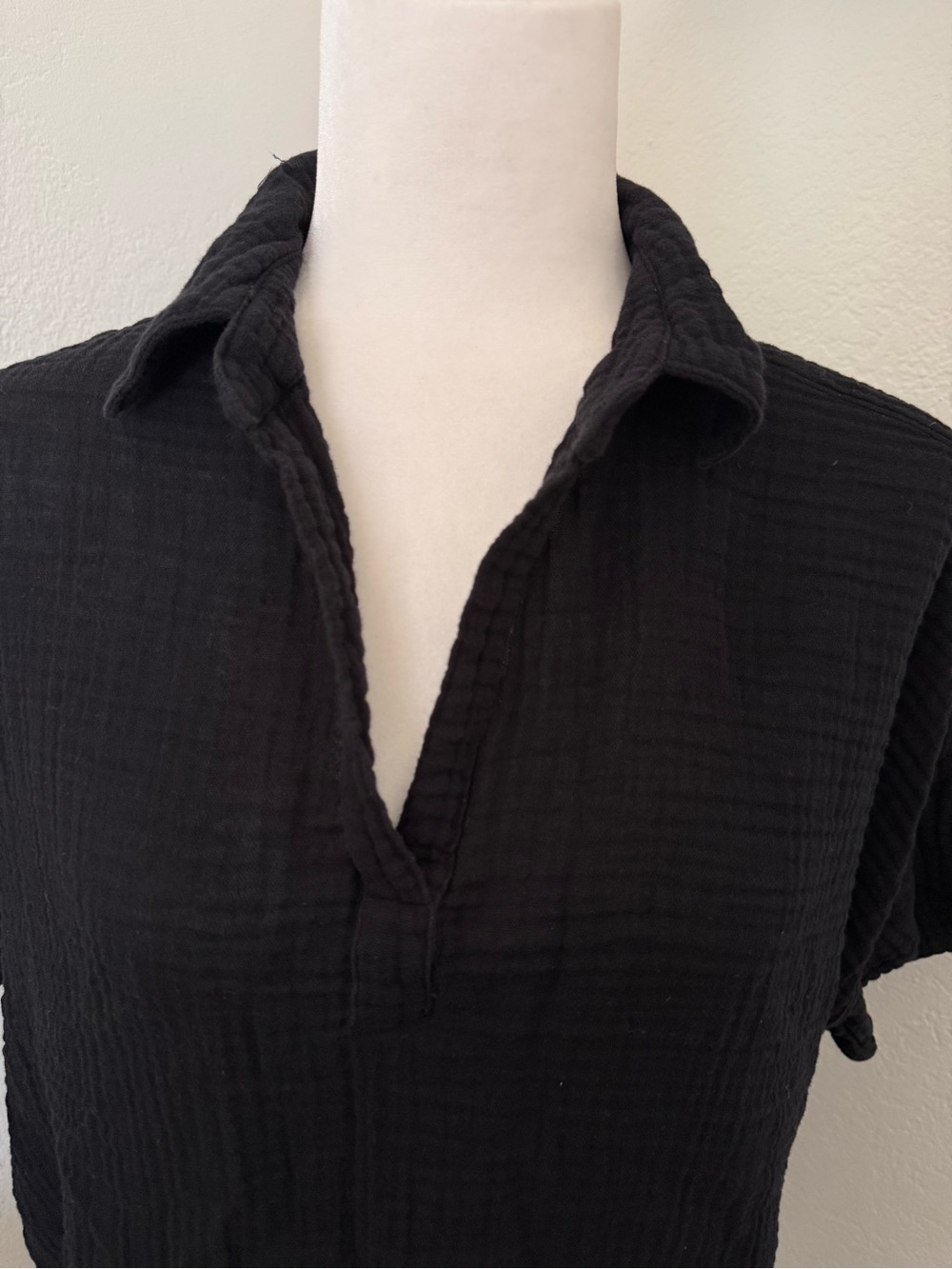 Michael Stars Black Short-Sleeve Gauze Button-Down Top - Picture 3 of 6